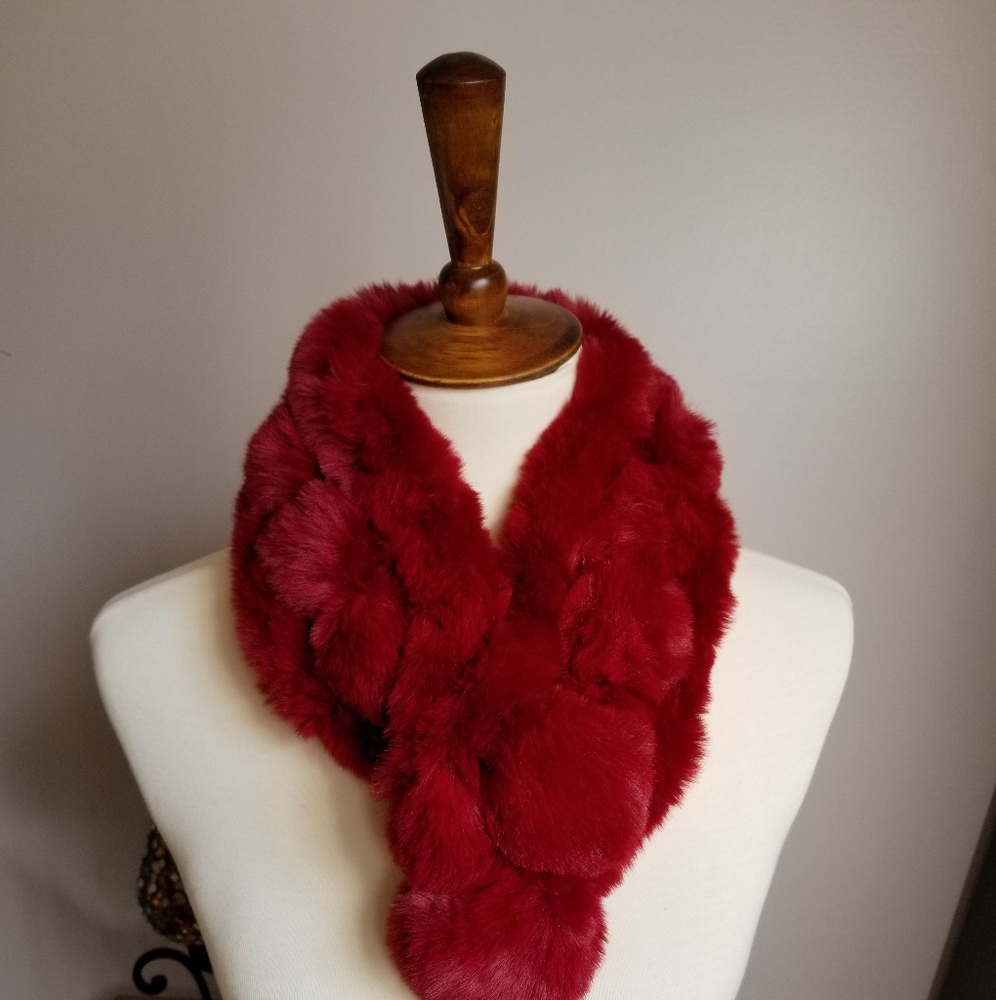 Burgundy faux fur scarf